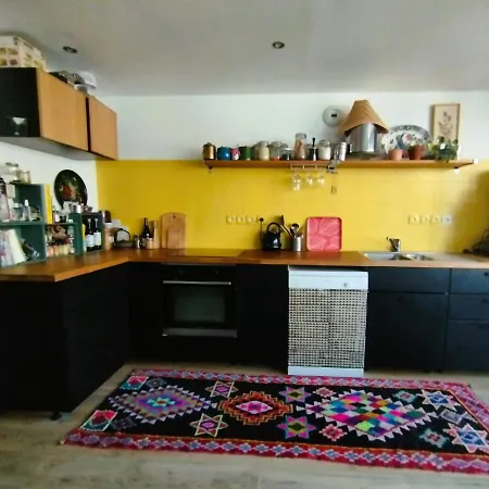 Spacious Nest With Open View Near Downtown Apartman *