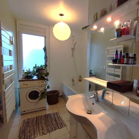 Spacious Nest With Open View Near Downtown Apartman Nantes